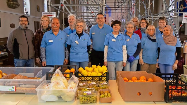 Helferinnen und Helfer untersttzen be... der Galluskirche in March-Hugstetten.  | Foto: Hubert Gemmert