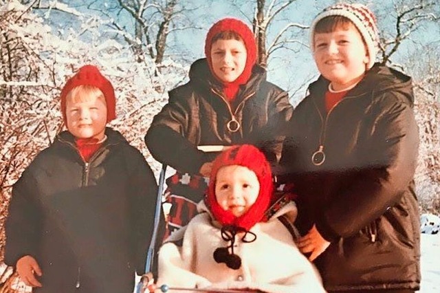 Glckliche Kindheit: Die Geschwister B...phan (hinten von links ), Pia und Udo.  | Foto: Familie Burger