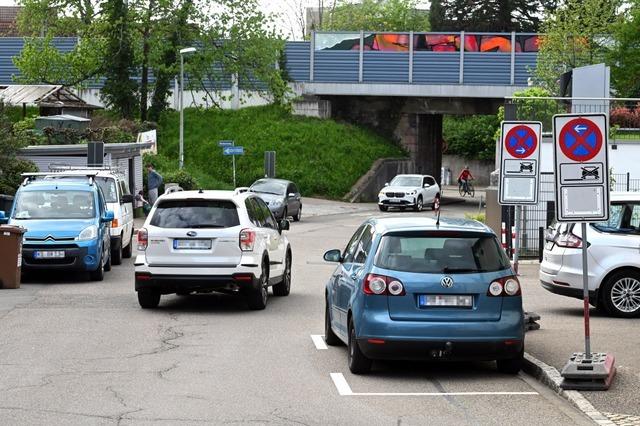 Die Reutebachgasse in Freiburg-Zhringen droht unter Schwerlastverkehr einzubrechen