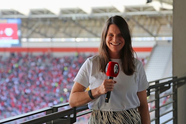 Julica Goldschmidt, Stadionsprecherin ...ne im Europa-Park-Stadion in Freiburg.  | Foto: Christoph Giese