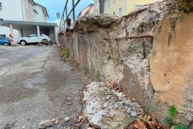 Eine Mauer in Neustadt soll erneuert werden – doch wie lang ist sie eigentlich?