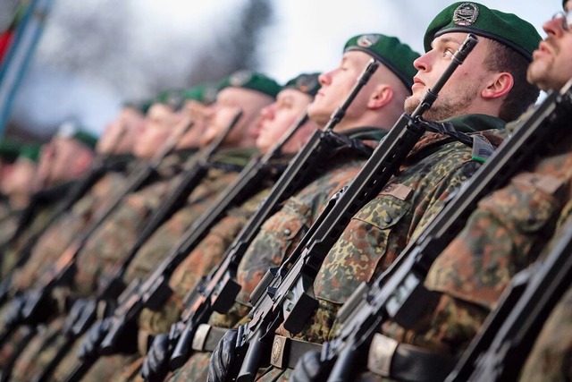 Schon 2027 knnte Geld fr die Bundeswehrreform fehlen.  | Foto: Matthias Balk (dpa)