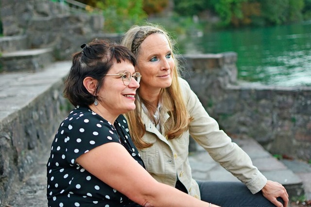 Andrea Worthmann und Anke Ricklefs (vo...en von Menschen aus beiden Laufenburg.  | Foto: Eliza Zollinger
