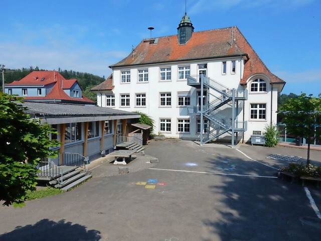Die Karl-Siegfried-Bader-Schule in Pre... und durch einen groen Anbau ersetzt.  | Foto: Kurt Meier