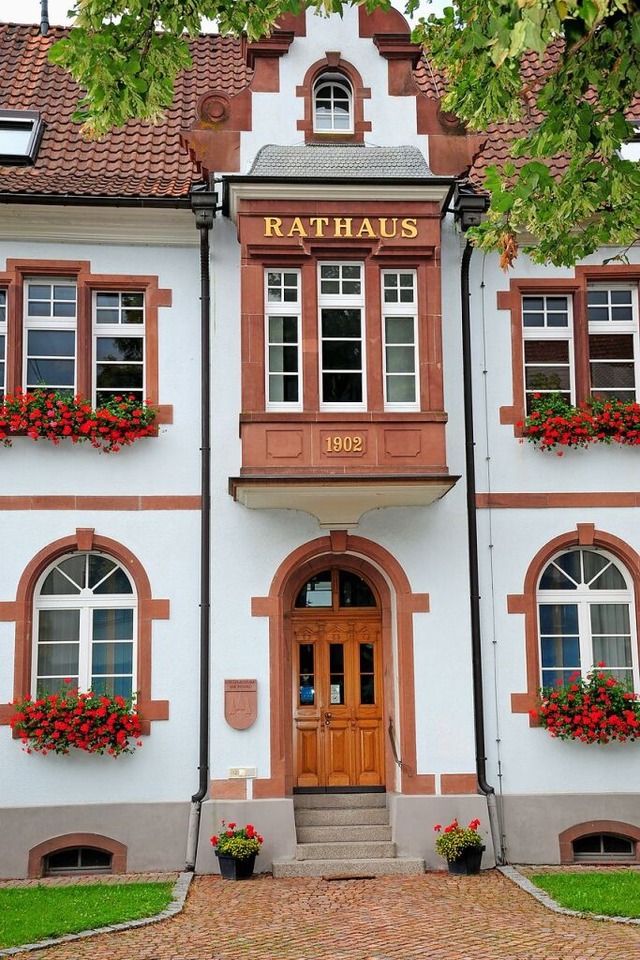 Rathaus in Simonswald: Die Verwaltung legte den Haushaltsentwurf vor.  | Foto: Horst Dauenhauer