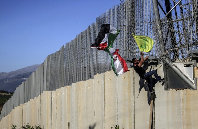 Mauern wie diese gibt es viele im Heiligen Land.   | Foto: Marwan Naamani (dpa)