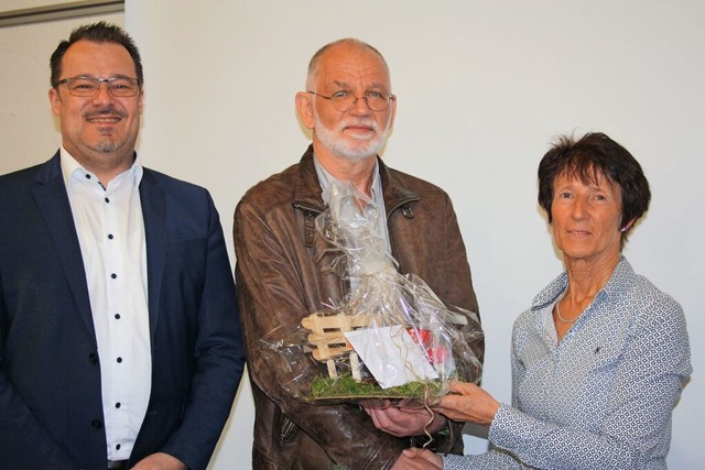 Abschied nach 40 Jahren: Todtmoos&#821...and. Auch Martina Stockamp gratuliert.  | Foto: Andreas Bhm