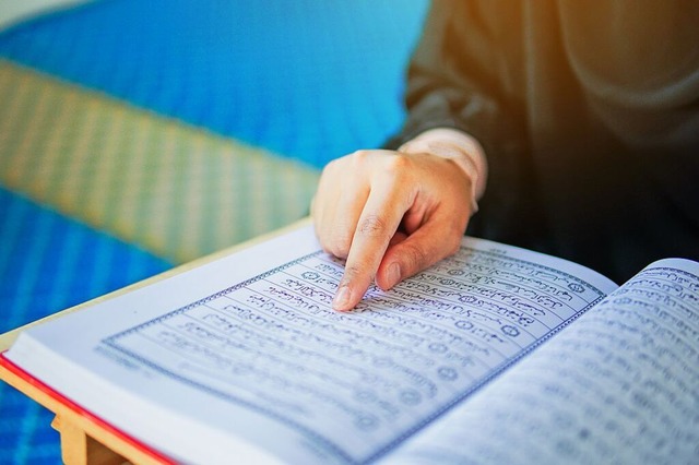 Wie ist der Koran zu deuten? Dazu gibt...n Religionsunterricht im Land gelehrt.  | Foto: Akmalism