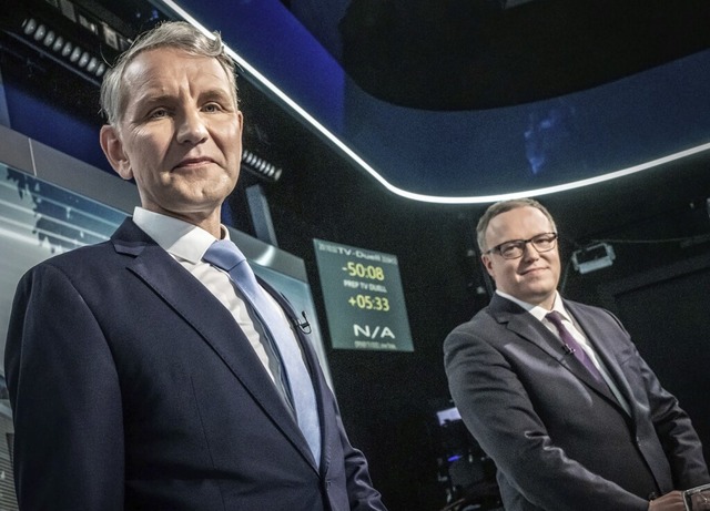 Die Protagonisten des TV-Duells: Bjrn Hcke (links) und Mario Voigt  | Foto: Michael Kappeler (dpa)