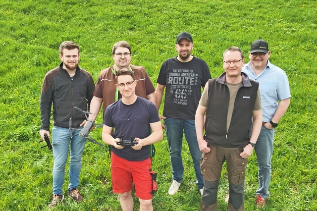 Das Drohnenteam der Wildtierrettung-Ho...ld rund um Timo Sibold (vorne, links).  | Foto: Timo Sibold
