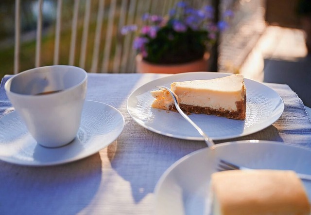 Kaffee, Kuchen und vor allem viel  Zei...n trauernde Angehrige im Trauer-Caf.  | Foto: Annette Riedl (dpa)