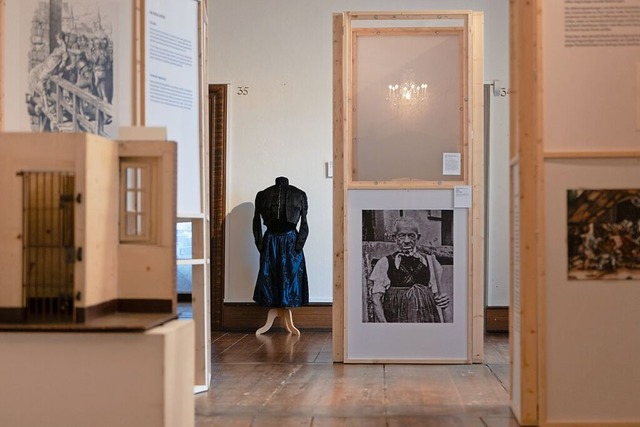 Blick in die Ausstellung: Der Nachbau ...tender-Seppli Josef Weber (von links).  | Foto: Patrik Mller