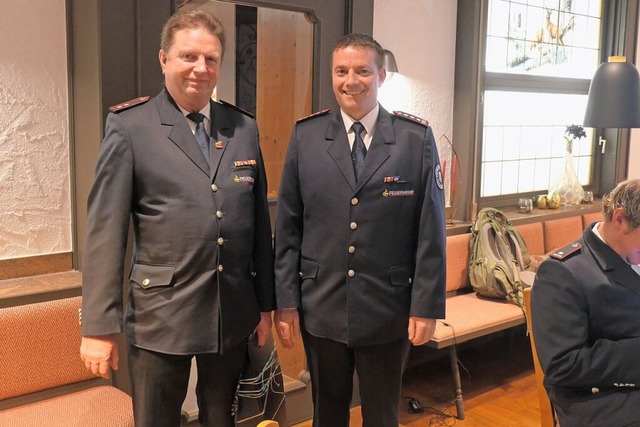 Martin Grosse (links) wird nach 48  Ja... aus dem aktiven Dienst verabschiedet.  | Foto: Heidrun Simoneit