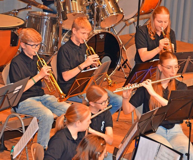 Die Jugendkapelle Rtenbach erffnet den musikalischen Teil des Abends.  | Foto: Sonja Niederer