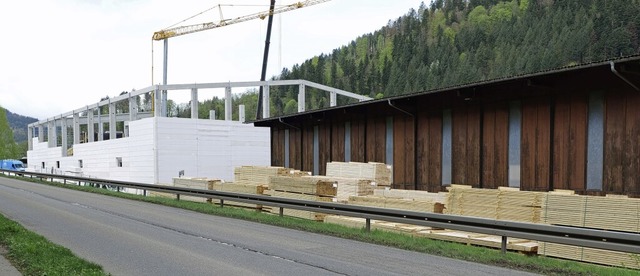 Bei den Holzwerken Dold wird gebaut.   | Foto: Anton Schuler