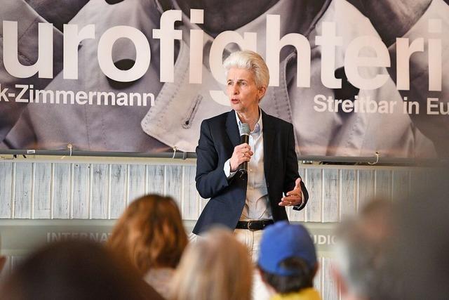 Gleich drei Gruppierungen demonstrieren gegen FDP-Spitzenkandidatin Strack-Zimmermann in Freiburg