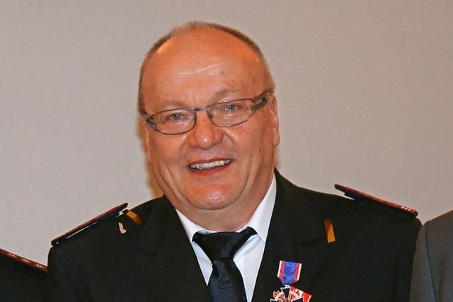 Andreas Kaiser trgt nun das Feuerwehr-Ehrenkreuz in Silber