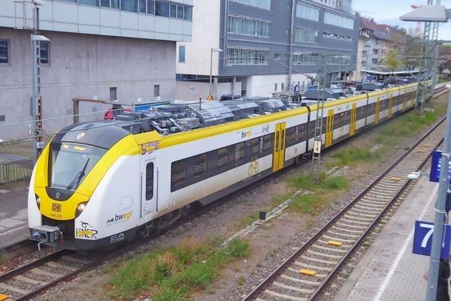 Eine S-Bahn bleibt im morgendlichen Berufsverkehr bei Hugstetten liegen