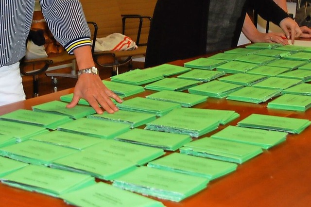 Auszhlung der Stimmzettel: Nur ein Drittel der Kandidaten sind Frauen.  | Foto: Herbert Frey