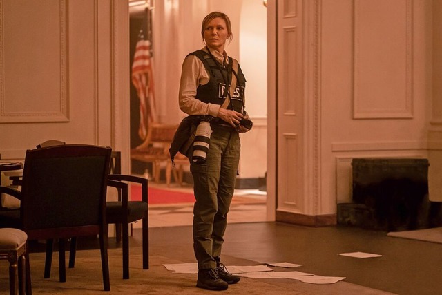 Kirsten Dunst spielt die Fotojournalistin Lee  | Foto: Murray Close (dpa)