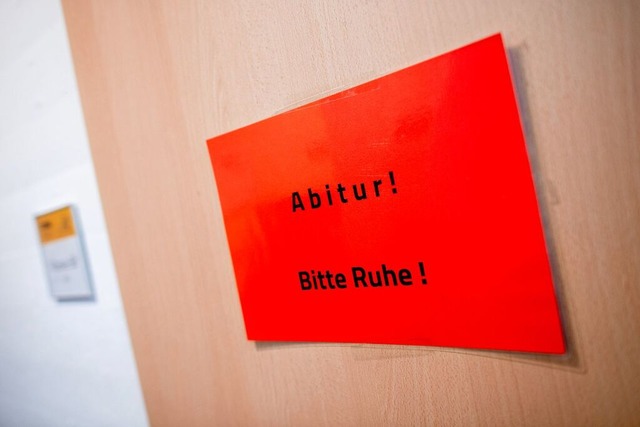 Fr Schlerinnen und Schler in Baden-...berg beginnt am Donnerstag das Abitur.  | Foto: Hauke-Christian Dittrich (dpa)