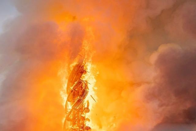 Fotos: Die Historische Brse in Kopenhagen steht in Flammen
