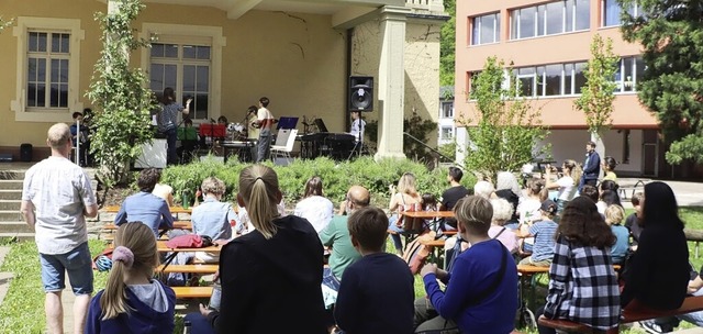 Im und am Gisela-Sick-Bildungshaus  fi... bei dem auch viele Ensembles spielen.  | Foto: Stadt Waldkirch