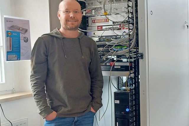 Florian Rogg im Technikraum des Rathau..., in dem der Server gerade nicht steht  | Foto: Ingo Gnther