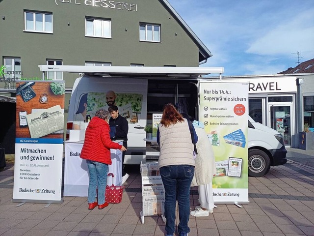 Weitere Leser und Leserinnen gesellten... unserem BZ-Mobil in Titisee-Neustadt.  | Foto: BZ