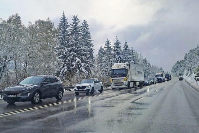 Schneefall behindert Berufsverkehr in und um Titisee-Neustadt