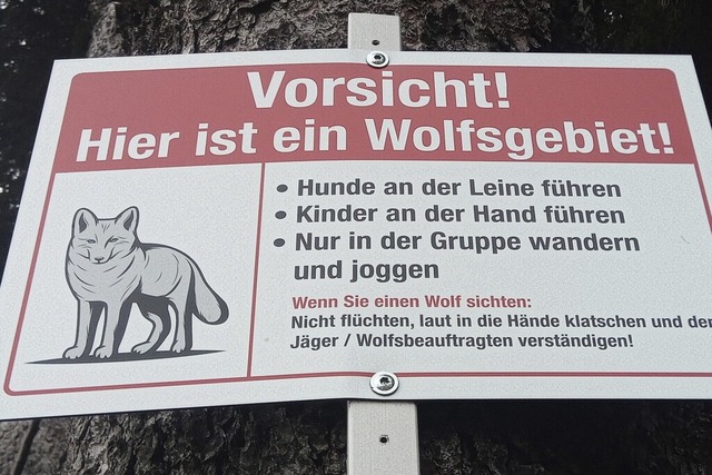 Dieses Schild an einem Wanderweg am Th...r oder Jogger als Angstmache bewertet.  | Foto: Horst Hncker