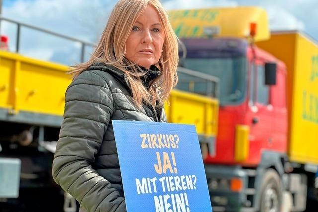 Wortgefechte und Parolen: Aktivisten demonstrieren vor Zirkus in Mllheim fr Tierschutz