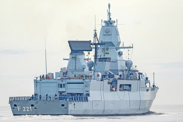 Die Fregatte Hessen lief aus dem Hafen in Wilhelmshaven im Februar aus.  | Foto: Sina Schuldt (dpa)