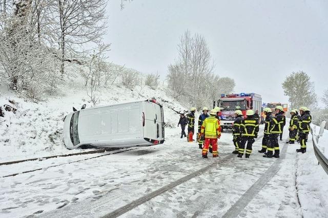 Schneefall fhrt zu mehren Verkehrsunfllen im Hochschwarzwald