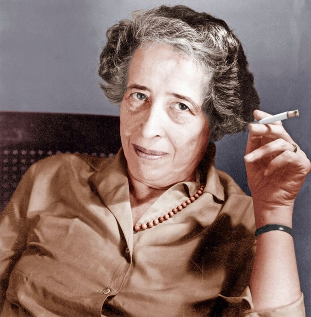 Geraucht hat sie viel: Hannah Arendt im Jahr 1963  | Foto: Bridgeman Images (imago)