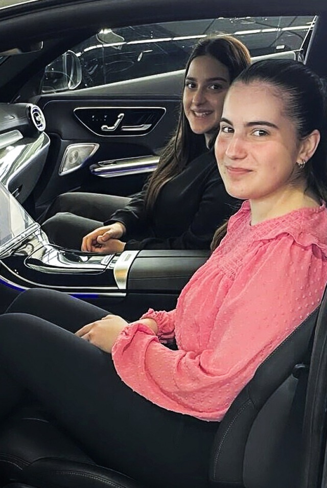 Die Jugendlichen durften die neuen Autos &#8222;testen&#8220;.  | Foto: Anna Mack