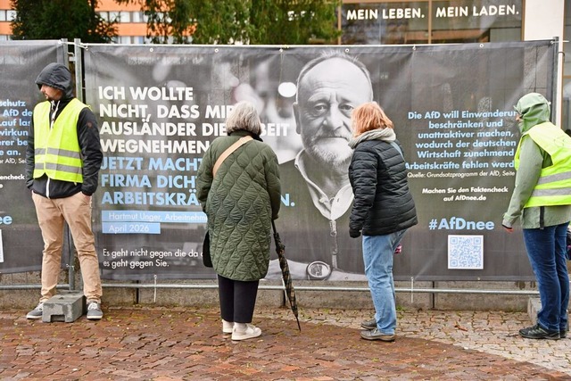 Die Bauzaunplakate  der #AfDnee-Kampagne kommen wieder zum Einsatz.  | Foto: Barbara Ruda