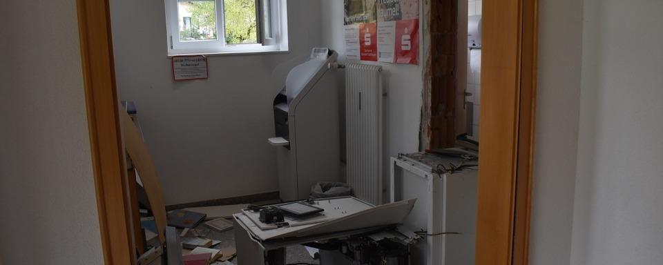 Tter scheitern beim Sprengen eines Geldautomaten in hlingen-Birkendorf
