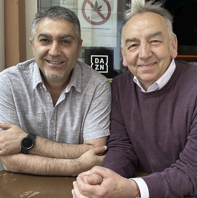 Mehmet Ikisivri und Norbert Groklaus ...2;Stammtisch fr Demokratie&#8220;ein.  | Foto: Helmut Seller