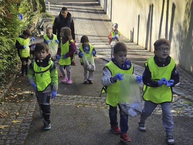 Kinder der Kita Schierain zogen mit Mlltten und Handschuhen los.  | Foto: Stadt Lahr