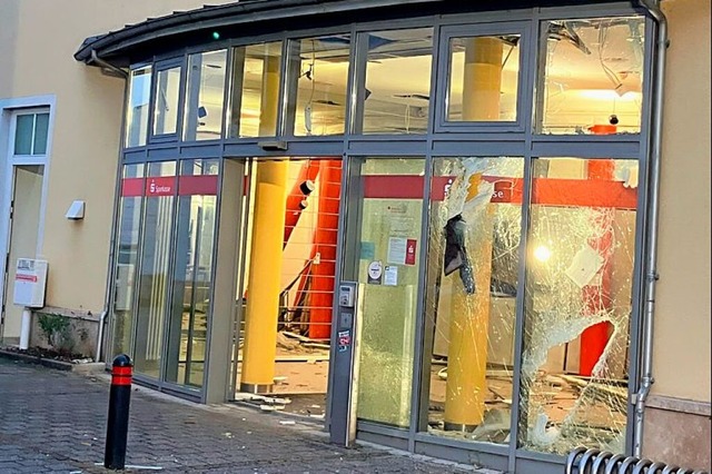 Die Filiale der Sparkasse in Hartheim  wurde massiv zerstrt.  | Foto: Sparkasse Breisach