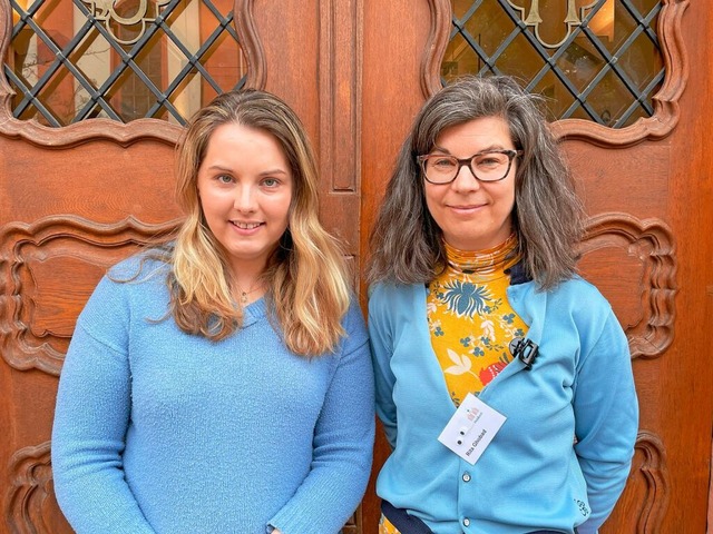 Kuratorin Andrea Knittel (links) und Museumspdagogin Rita Ghobad  | Foto: Sonja Zellmann