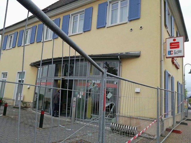 Der jngste von acht Fllen: Freitagna...die Sparkasse in Hartheim berfallen.   | Foto: Andrea Drescher