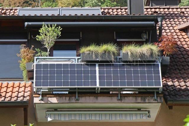 Beliebt sind sie – aber lohnen sich Solarkraftwerke am Balkon wirklich?