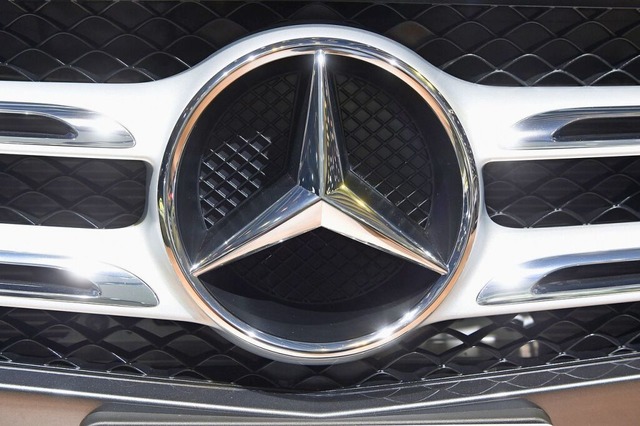 Steht fr den Wirtschaftsstandort Deutschland: Autobauer Mercedes    | Foto: Uli Deck (dpa)