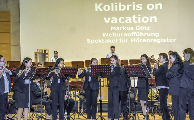 Die neun Fltistinnen der Stadtmusik als instrumentale Kolibris  | Foto: Paul Eischet