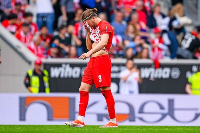 Lucas Hler nach dem Spiel, sichtbar unzufrieden.  | Foto: Tom Weller (dpa)