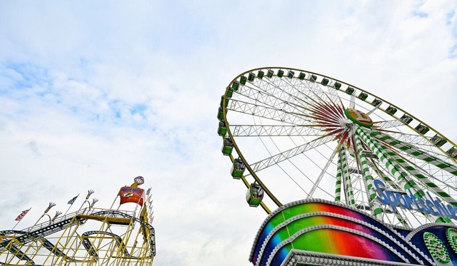 Auf dem Stuttgarter Frhlingsfest bric...t des Fests nachgebessert werden muss.  | Foto: Bernd Weibrod (dpa)