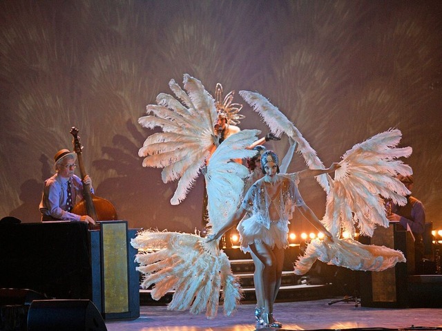 Schillernde Figuren aus dem wilden Leben der 1920er-Jahre im Lahrer Parktheater  | Foto: Bettina Schaller