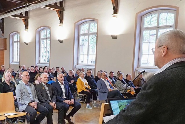Vortragsabend zur Kenzinger Stadtgesch... Jenisch und Hans-Jrgen van Akkeren.   | Foto: Michael Haberer